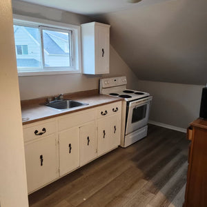 Bachelor available central location in Glace Bay