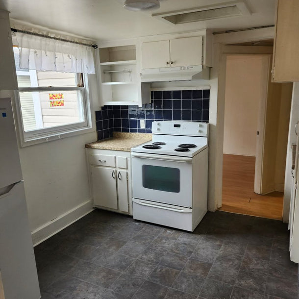 Available now : 2 bedroom unit on Peppett