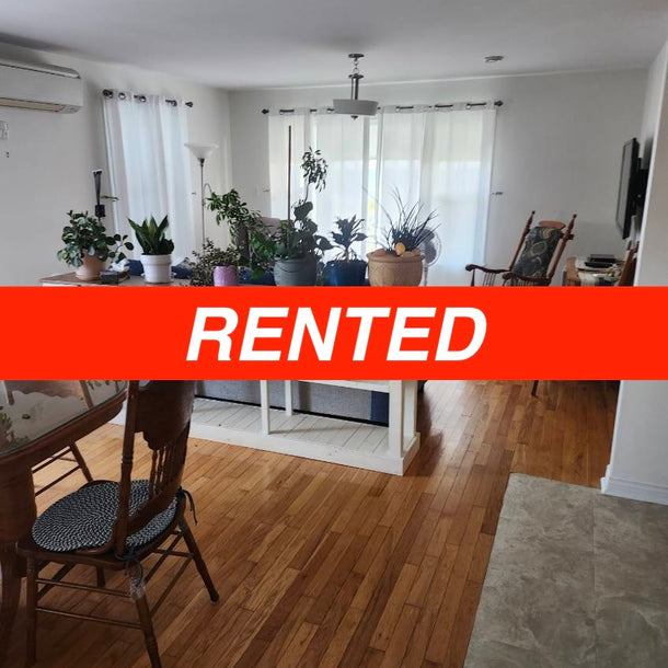 Furnished listing in New Victoria - pets will be considered - fixed term