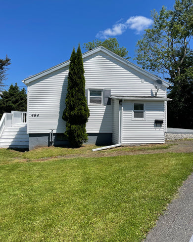 Beautiful 2 Bdrm House - 484 Murphy Rd, Westmount